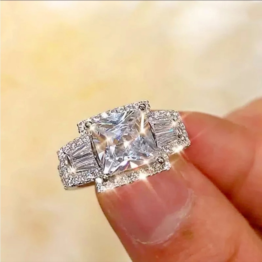 925 STERLING SILVER LUXURY CUT  CUBIC ZIRCON RING - Picture 2 of 4